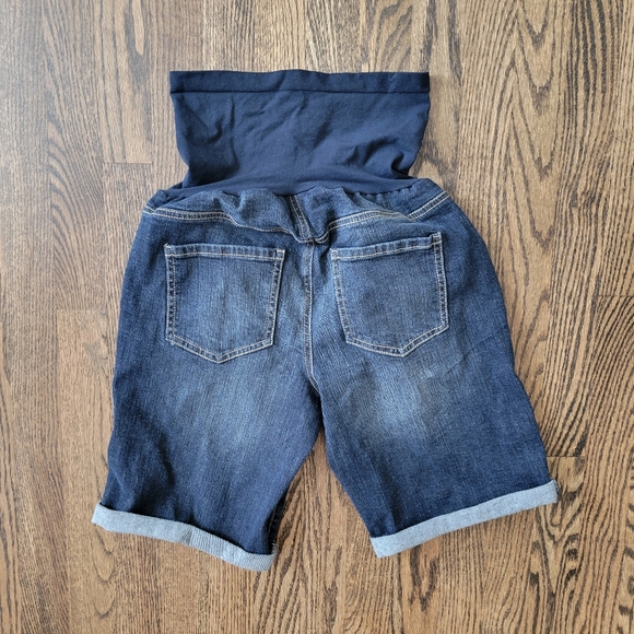 NWT Maternity Medium Oh Baby by Motherhood Secret Fit Belly Bermuda Jean Shorts - Picture 5 of 11